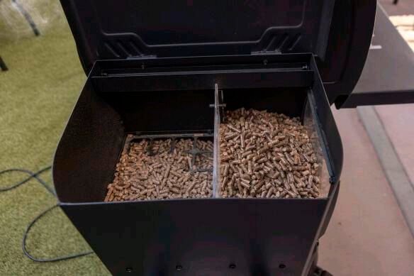 Pelletsmoker Titan Pit Boss + gratis mehrteiliges Dutchofenset